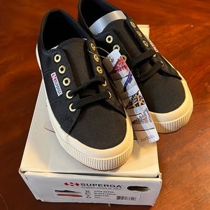 Superga satin size 6